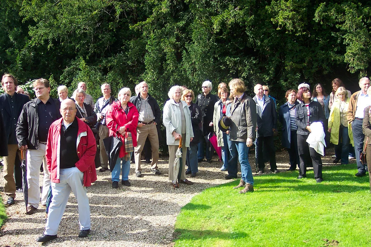 Literarische Spaziergänge im Schlosspark Bloemersheim